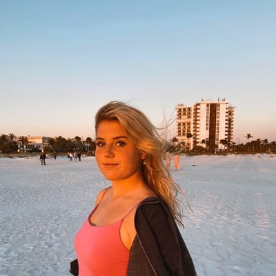 Profile Picture of Summer Sinclair (@summersinclai12) on Twitter
