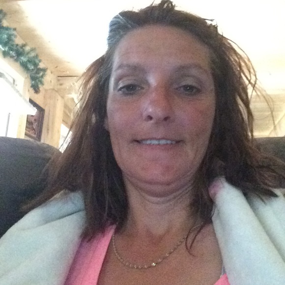 Profile Picture of Linda Chessmore (@chessmore) on Poshmark