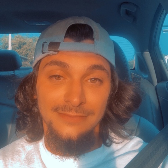 Profile Picture of Joshua Bryant (@joshuabryant762) on Poshmark