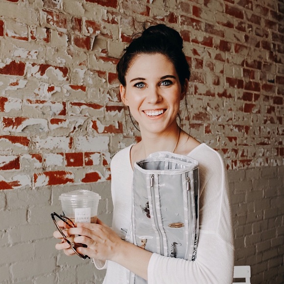 Profile Picture of Ashley Leiendecker (@aleiendecker15) on Poshmark