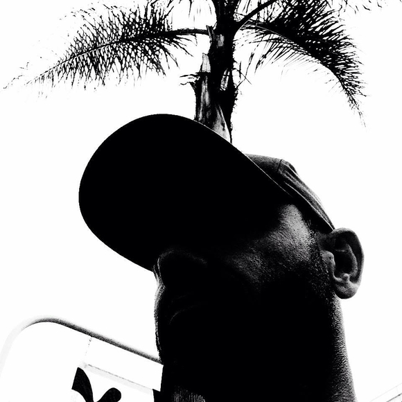 Profile Picture of Andrew Orlando (@drewso) on Poshmark