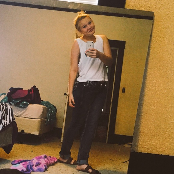 Profile Picture of Courtney Holybee (@court_101) on Poshmark