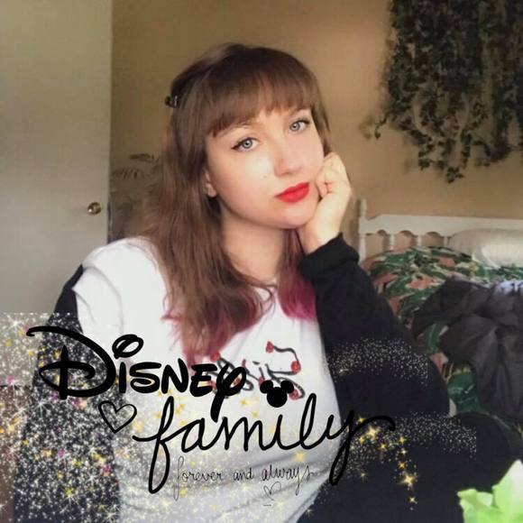 Profile Picture of Kellie Flaminio (@ikellie) on Poshmark