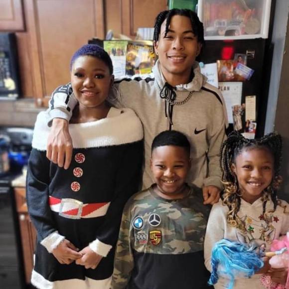 Profile Picture of Johnette Spriggs (@johnettespriggs) on Poshmark