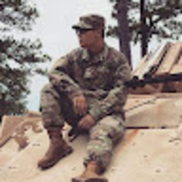 Profile Picture of Cody Nguyen (@nguyenc127) on Poshmark