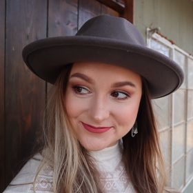 Profile Picture of Stephanie Haskell | Founder of The Free Renegade & Moss And Mirth (@thefreerenegade) on Pinterest