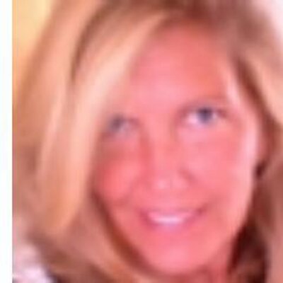 Profile Picture of Amy Rosenthal (@hanful3) on Twitter