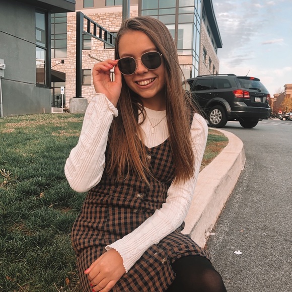 Profile Picture of !! lexi Hedrick (@goldspirit) on Poshmark