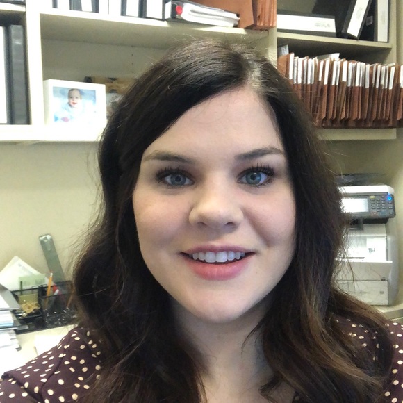 Profile Picture of Abby Tompkins (@abbyjtom) on Poshmark