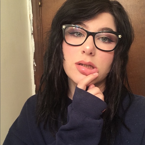 Profile Picture of Camryn Sarson (@csarson) on Poshmark