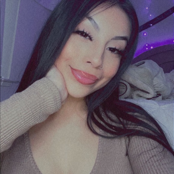 Profile Picture of Kim Robles (@kimrobles805) on Poshmark
