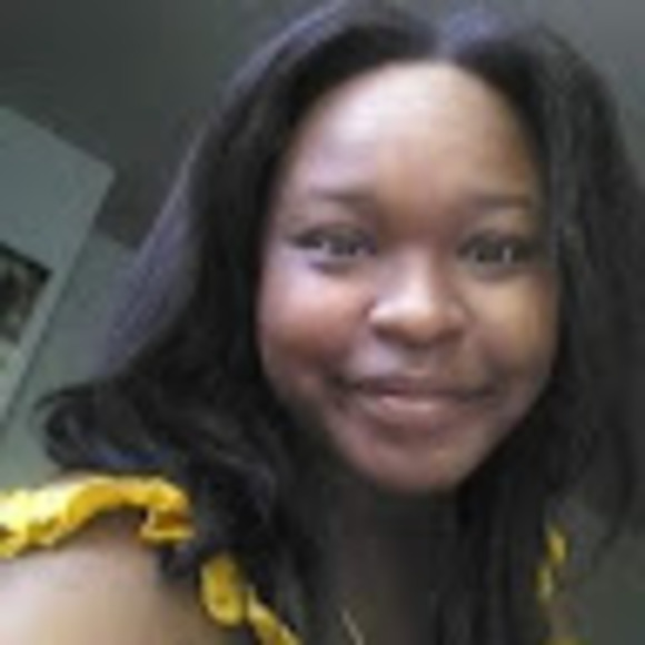 Profile Picture of Essence Williams (@wessence720) on Poshmark