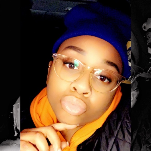 Profile Picture of Julianna Boyce (@bellaajuicee) on Poshmark