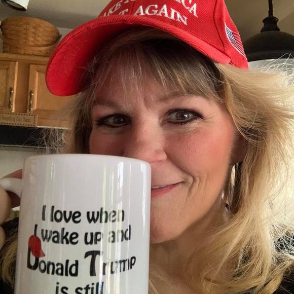 Profile Picture of Vicki Entzminger (@vkelyn50) on Poshmark