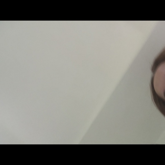 Profile Picture of Iris Belen (@rojiza21) on Poshmark