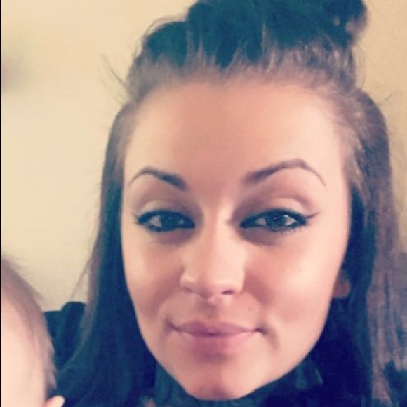 Profile Picture of Hanna Kennedy (@hkennedy1818) on Poshmark