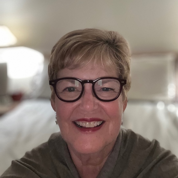 Profile Picture of Teri Barnett (@teribarnett18) on Poshmark