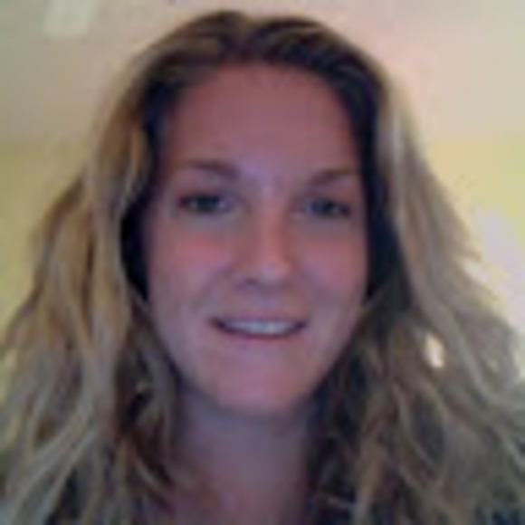 Profile Picture of Danielle Kellner (@daniellekellner) on Poshmark