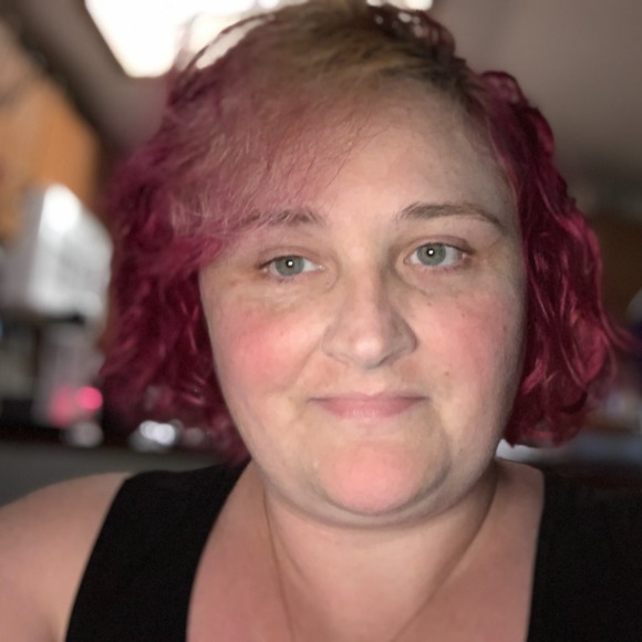 Profile Picture of Amanda Hiskey (@amandahiskey01) on Poshmark