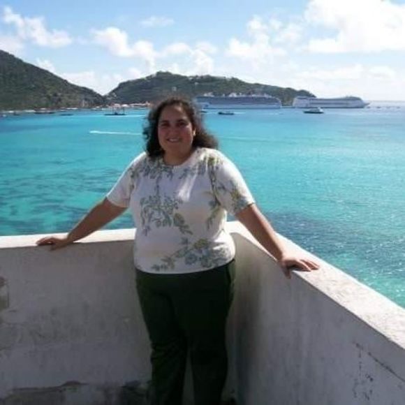 Profile Picture of Ida Perez (@tiapr) on Poshmark