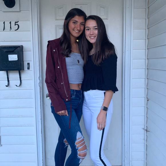 Profile Picture of Hannah Schell (@hschell19) on Poshmark