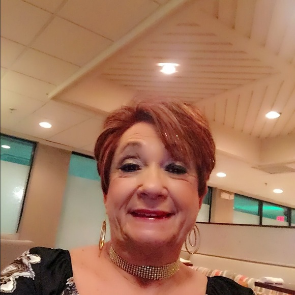 Profile Picture of Lynda Capps (@jan151947) on Poshmark