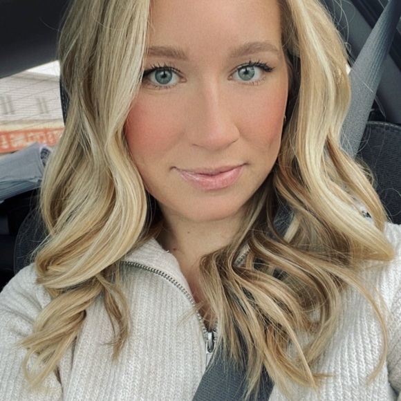 Profile Picture of Karissa Multari (@karissacaverley) on Poshmark