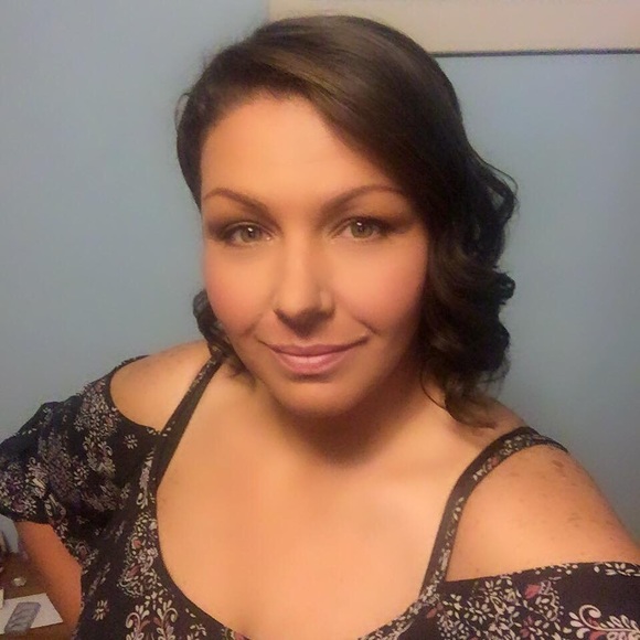 Profile Picture of Tiffany Clapper (@tiffanyclapper) on Poshmark