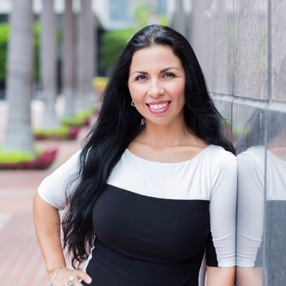 Profile Picture of Marcela Oliver (@marcelaoliver) on Poshmark