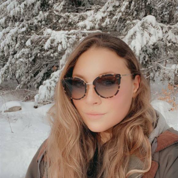 Profile Picture of Ana Alexandrou (@a_alexandrou) on Poshmark