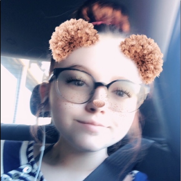 Profile Picture of Alexis Pearce (@lovely_lexi401) on Poshmark