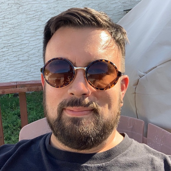 Profile Picture of Shaun Peters (@bigpetes) on Poshmark