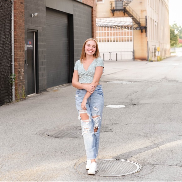 Profile Picture of Jordyn White (@jwhite432) on Poshmark