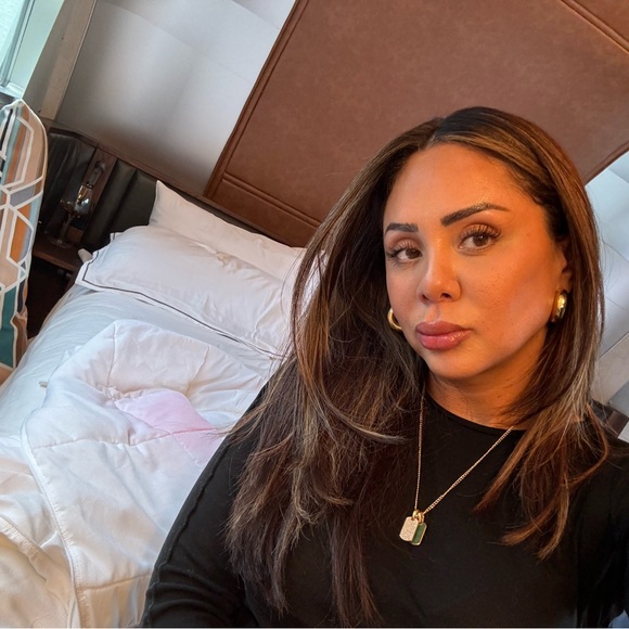 Profile Picture of Amanda Alvarez (@mvndalove) on Poshmark