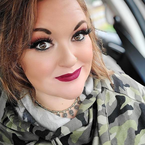 Profile Picture of Amanda Davidson (@davidson86) on Poshmark