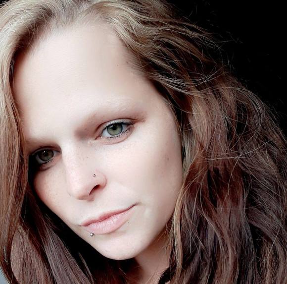 Ashley Fieldseth - Poshmark Profile Picture of Ashley Fieldseth (@thrivemomx4) on Poshmark