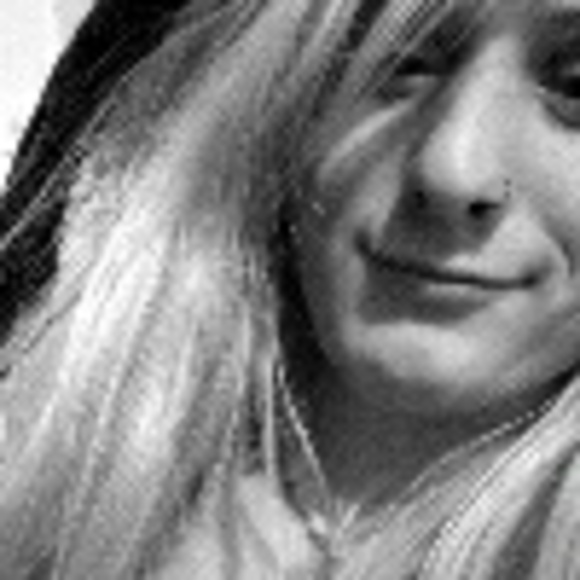 Profile Picture of Lara Nichols (@6spdchick) on Poshmark