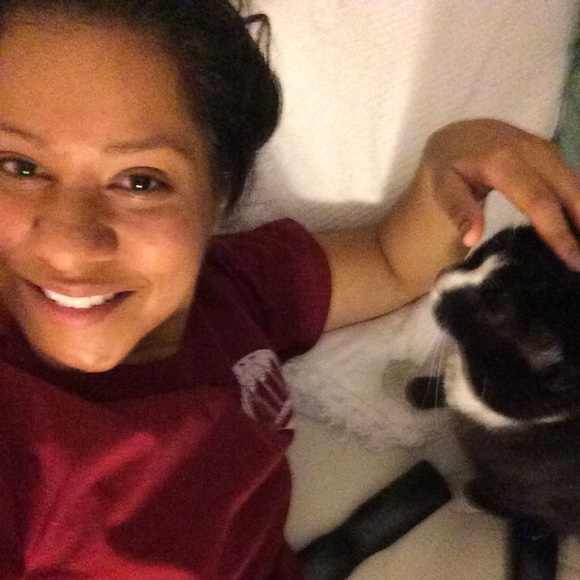 Profile Picture of Bianca Palacios (@bpalacios11) on Poshmark