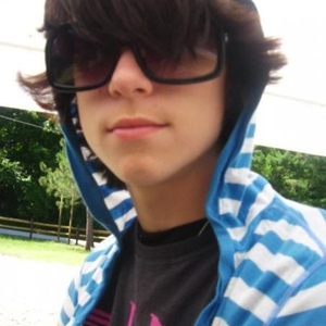 Profile Picture of Seth Chester (@sheeezzzsonnn) on Myspace