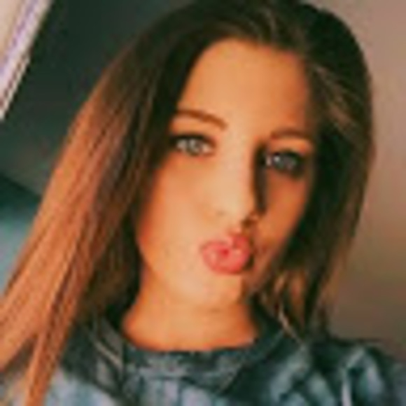 Profile Picture of Jacqueline Tidwell (@jacquelinetidwe) on Poshmark