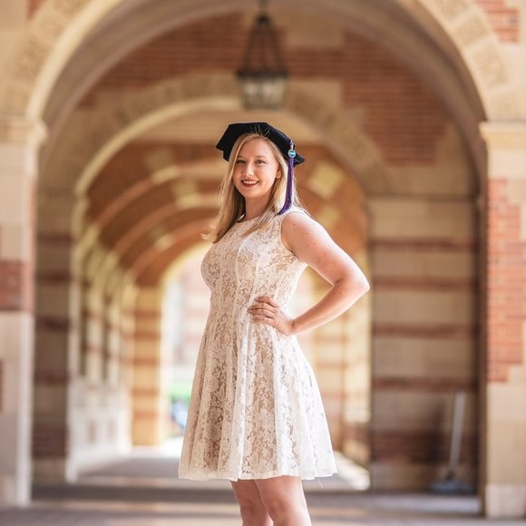 Profile Picture of Taryn Reid (@taryn_reid) on Poshmark