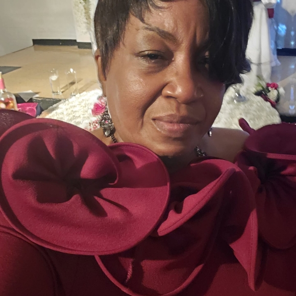 Profile Picture of Joy Anderson (@andrjoy) on Poshmark