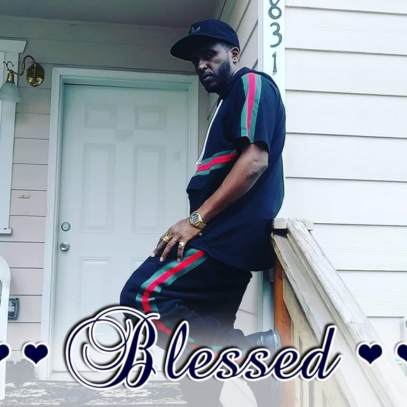 Profile Picture of Usense Dboy (@usensedboy) on Poshmark