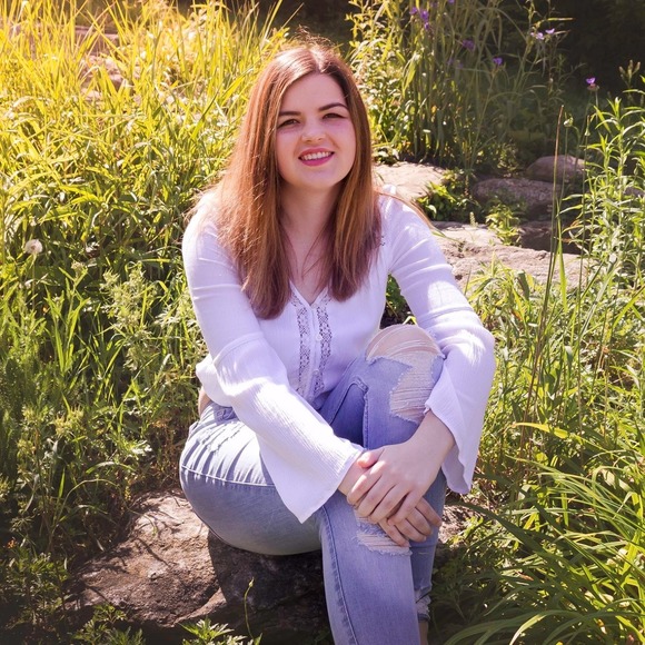 Profile Picture of Sarah Braunstein (@skbraunstein) on Poshmark