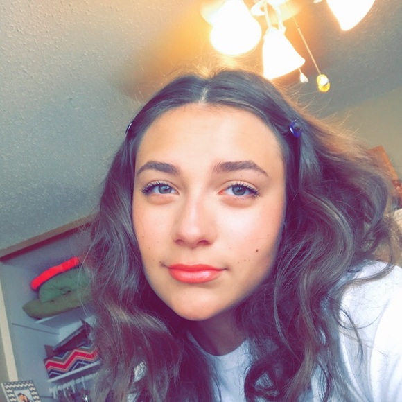 Profile Picture of Paloma Athens (@paloma_athens) on Poshmark