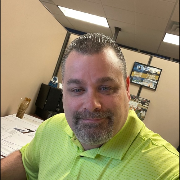 Profile Picture of Tom Gavin (@tomgavin) on Poshmark