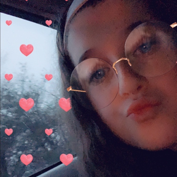 Profile Picture of Anneliese Fagin (@afagin35) on Poshmark