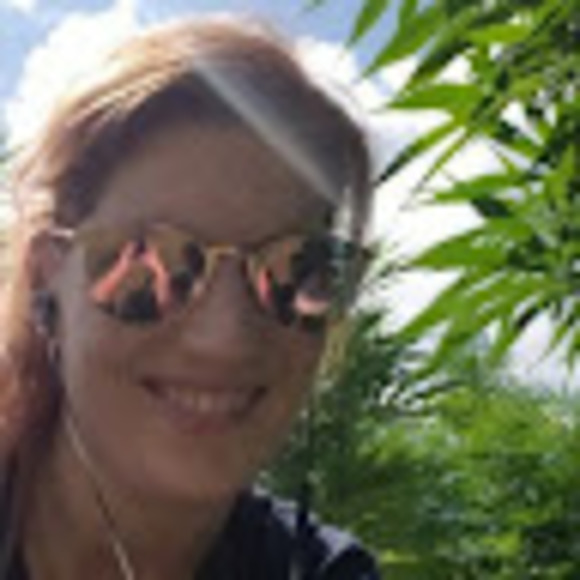 Profile Picture of Samantha Charapata (@s_charapata) on Poshmark