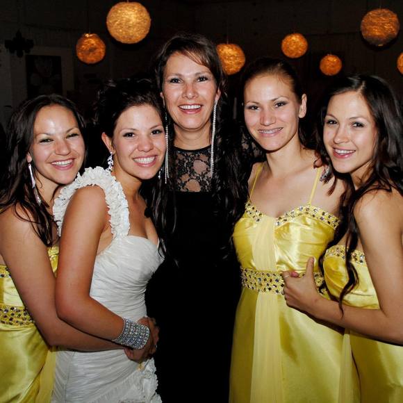 Profile Picture of Amanda Ray (@amandaray7) on Poshmark