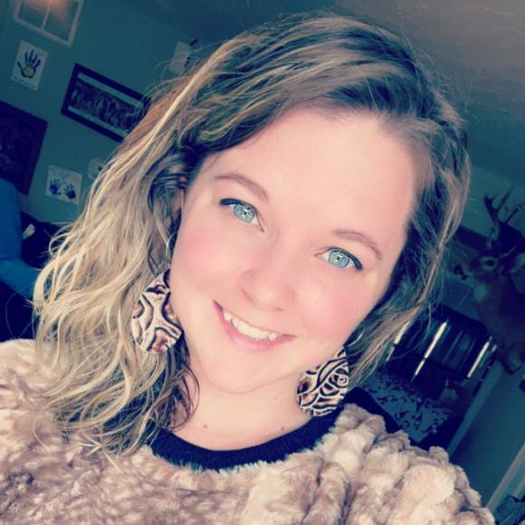 Profile Picture of Savannah Klinger (@sh_klinger) on Poshmark